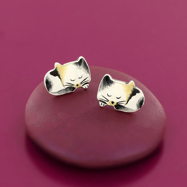 Taratata Sleeping Cat Stud Earrings