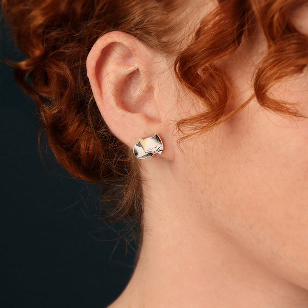 Taratata Sleeping Cat Stud Earrings