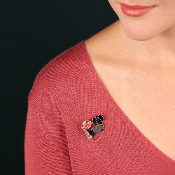 Taratata 'Pas Bouger' Dachshund Brooch