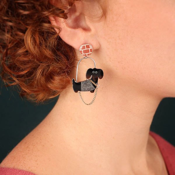 Taratata 'Pas Bouger' Dashchund Earrings