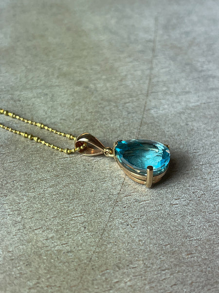 9ct Gold Blue Topaz Pendant