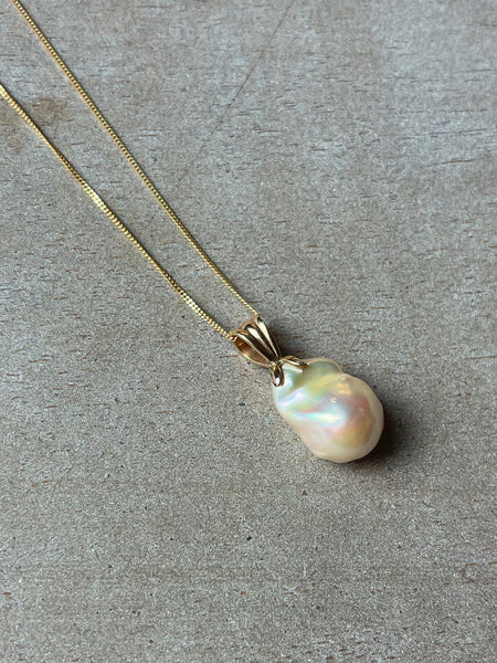 9ct Gold Baroque Sea Pearl Pendant