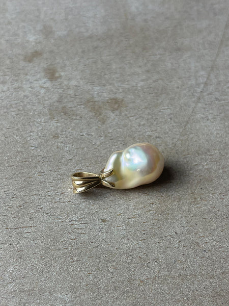 9ct Gold Baroque Sea Pearl Pendant