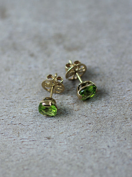 9ct Gold Peridot Faceted Studs